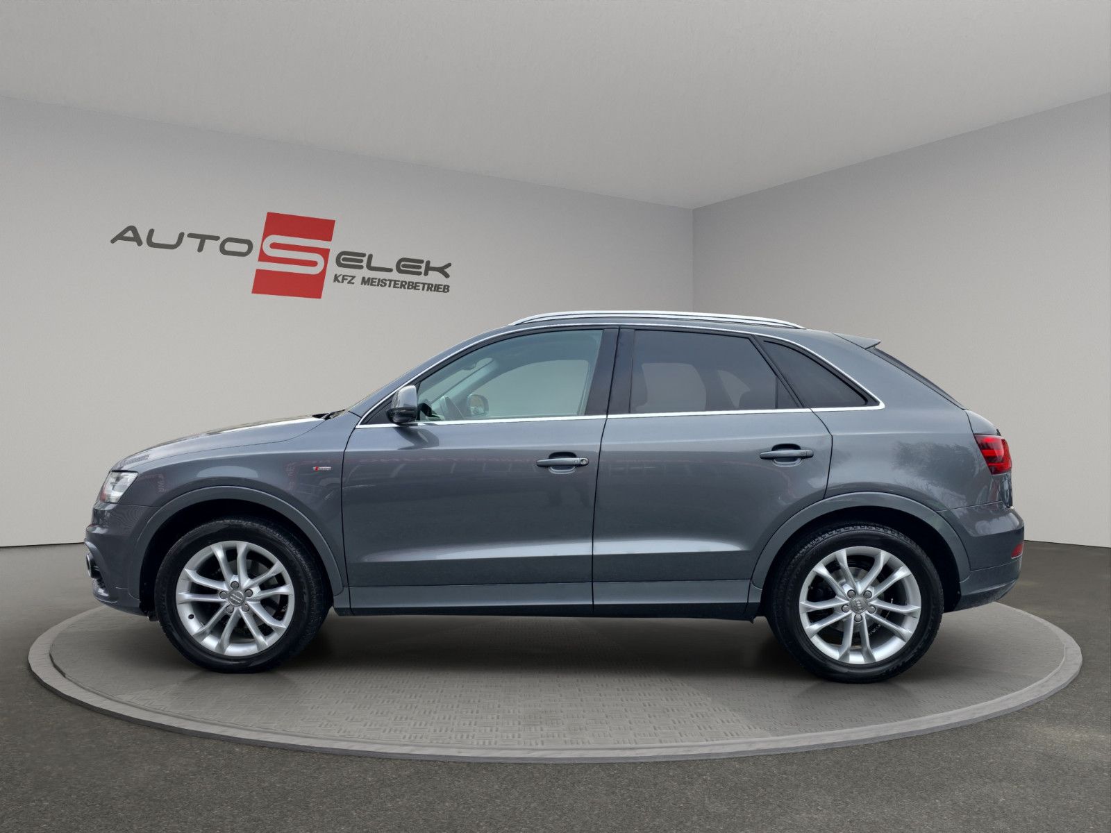 Fahrzeugabbildung Audi Q3 2.0 TDI quattro S-Line Automatik/Navi/PDC/