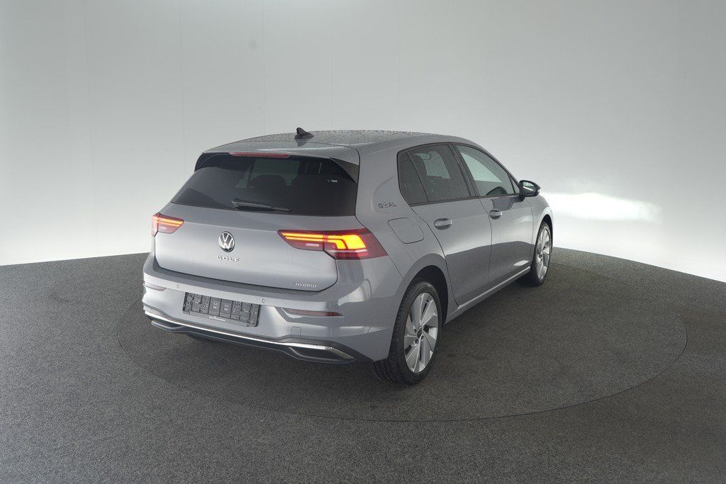 Volkswagen Golf VIII 1.5 eHybrid DSG Goal LED ACC imagem 2