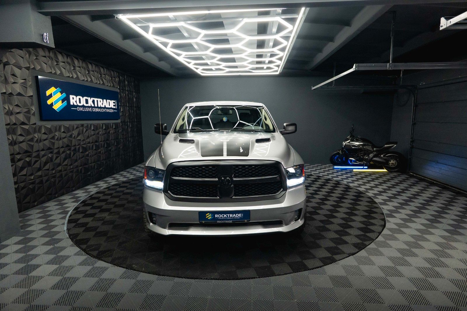 Fahrzeugabbildung Dodge RAM 5.7 V8 HEMI 4x4 OFFROAD Night-Paket *LED*AHK