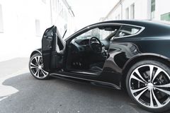 Fahrzeugabbildung Aston Martin V12 Vantage Carbon Black Edition *MwSt / Manual*