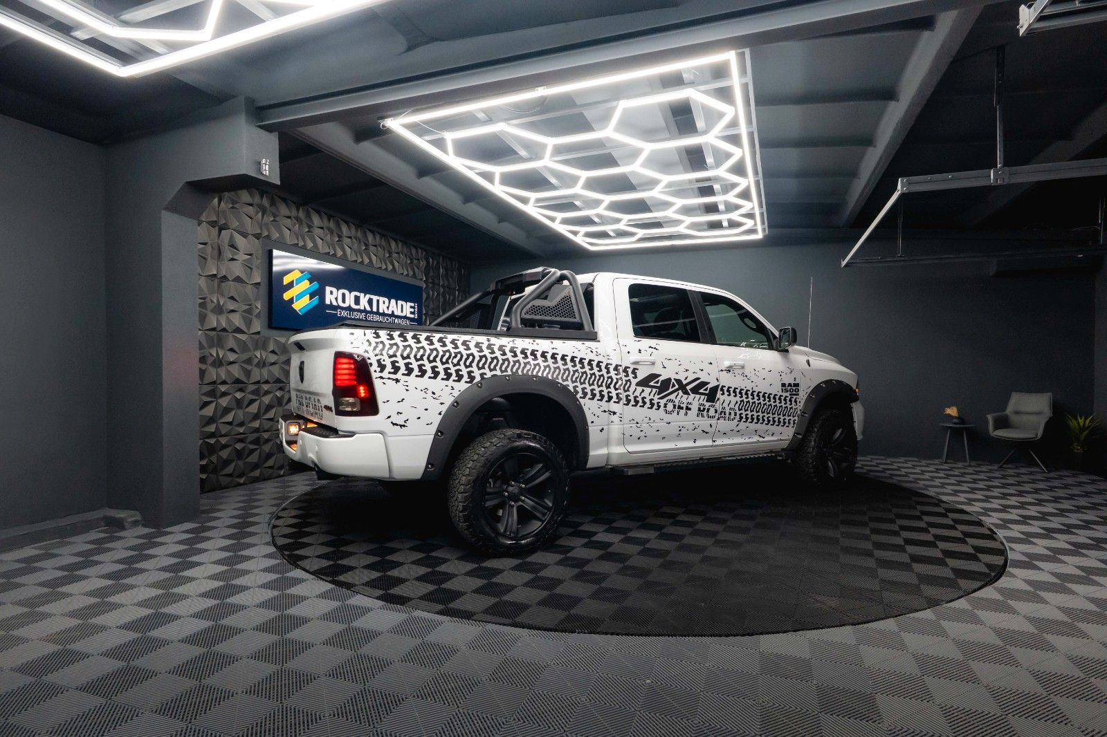 Fahrzeugabbildung Dodge RAM 5.7 V8 HEMI 4x4 OFFROAD Night-Paket *LED*AHK