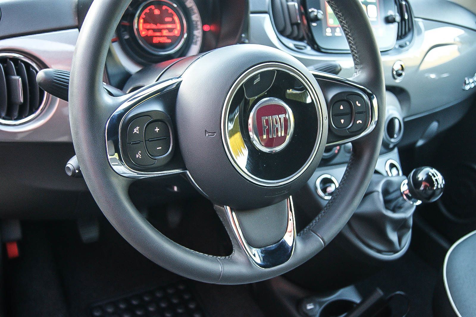 Fahrzeugabbildung Fiat 500 C 1.0 GSE N3 Hybrid Lounge CARPLAY E-VERDECK
