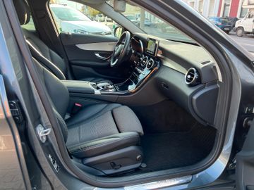 Fahrzeugabbildung Mercedes-Benz C 200 C -Klasse Lim. 4Matic Avantgarde NAVI AHK