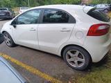Kia Rio 1.2 Dream-Team Dream-Team - Kia Rio mit Benzin-Antrieb: Limousine, 1.2