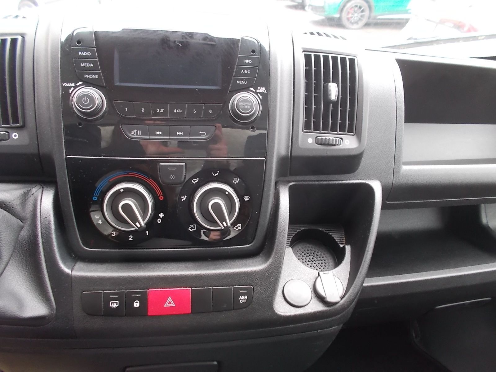 Fahrzeugabbildung Fiat Ducato Koffer 35 140 Mjet + Klima