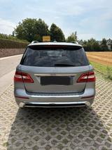 Mercedes-Benz ML 400 4MATIC - - Mercedes-Benz ML-Klasse mit Benzin-Antrieb: Automatik