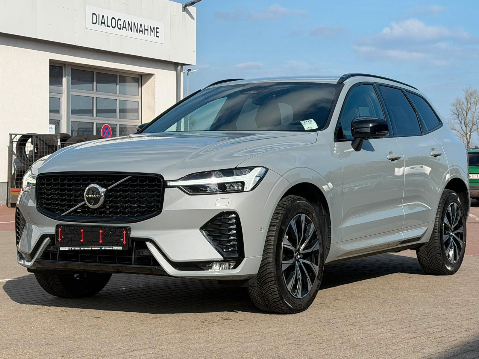 Fahrzeugabbildung Volvo XC60 B4D AWD Plus Dark*STDHZG*360°ACC