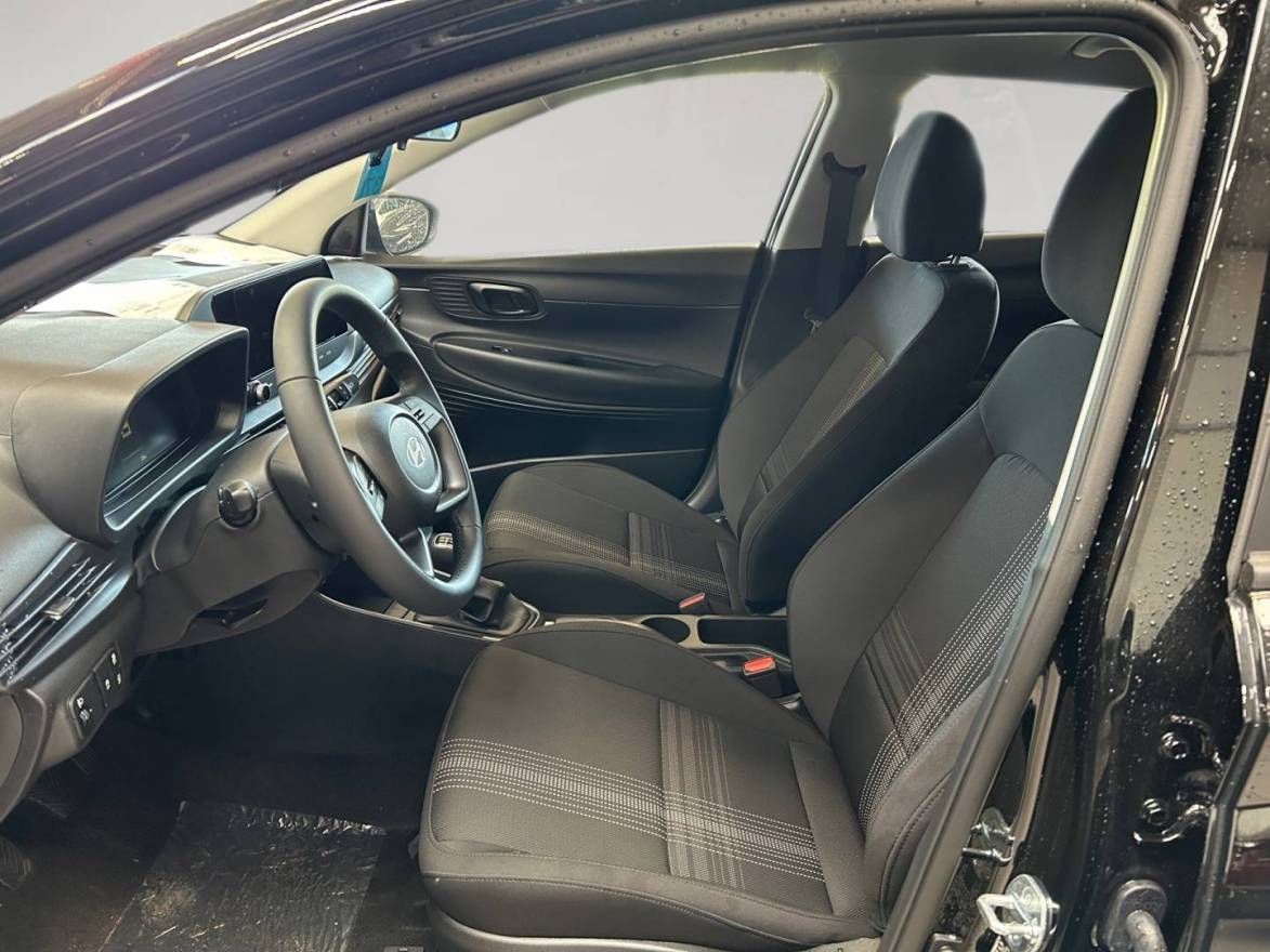 Fahrzeugabbildung Hyundai i20 Select Funktionspaket PDC Navi Rückfahrkamer