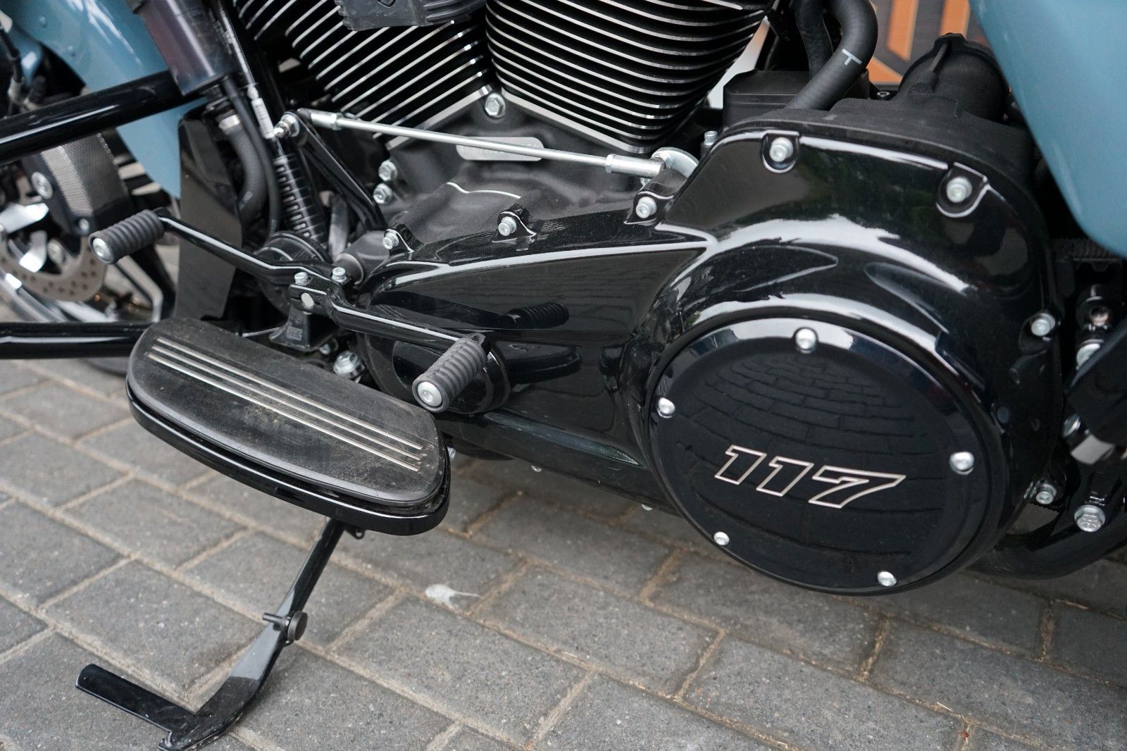 Fahrzeugabbildung Harley-Davidson Street Glide FLHX Black Finish mit Sissy Bar