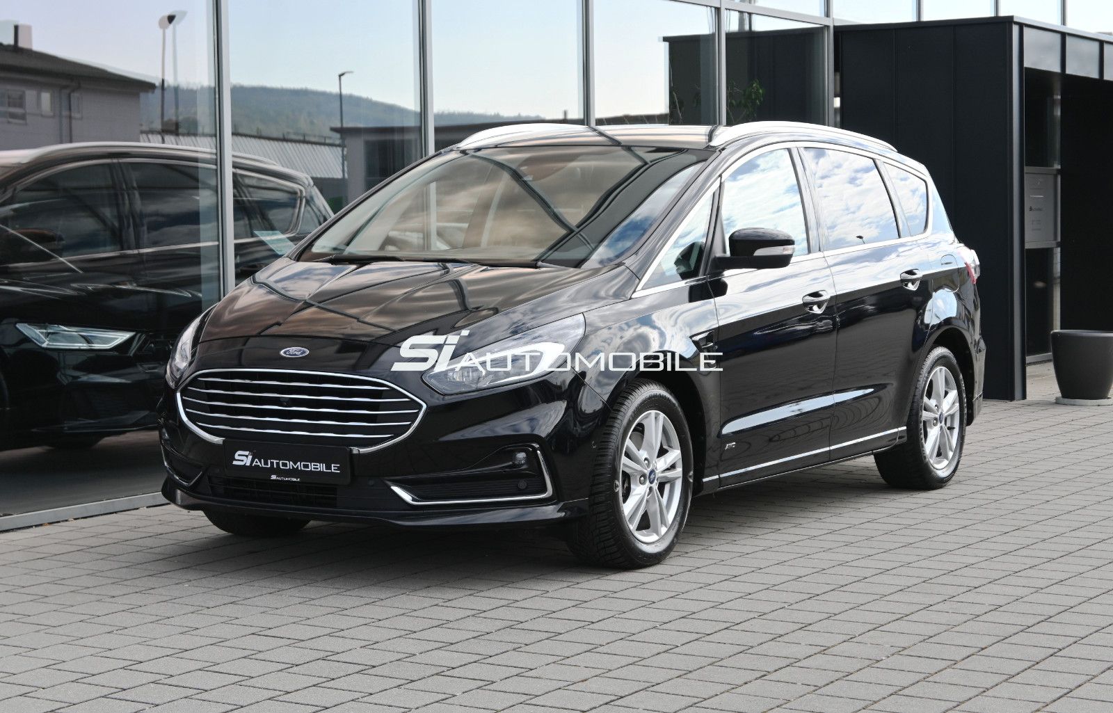 Fahrzeugabbildung Ford S-Max 2.0 d 140kW 4x4 Titanium °ACC°AD.LED°2xKAM