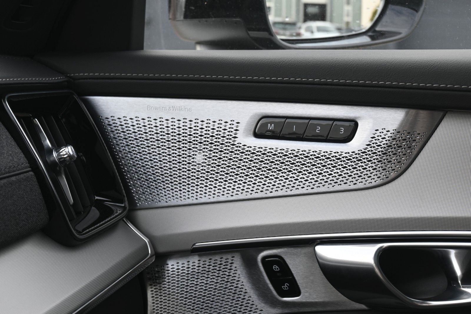 Fahrzeugabbildung Volvo XC90 T8 AWD Ultra Black Edition*LUFT*360*ACC*AHK
