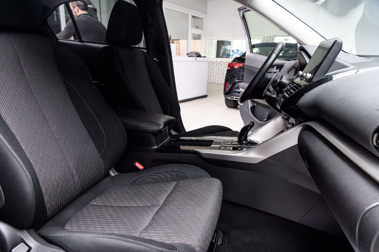 Fahrzeugabbildung Mitsubishi Eclipse Cross 2.4 PHEV 4WD +Kam +BT +SHZ +SOH97%