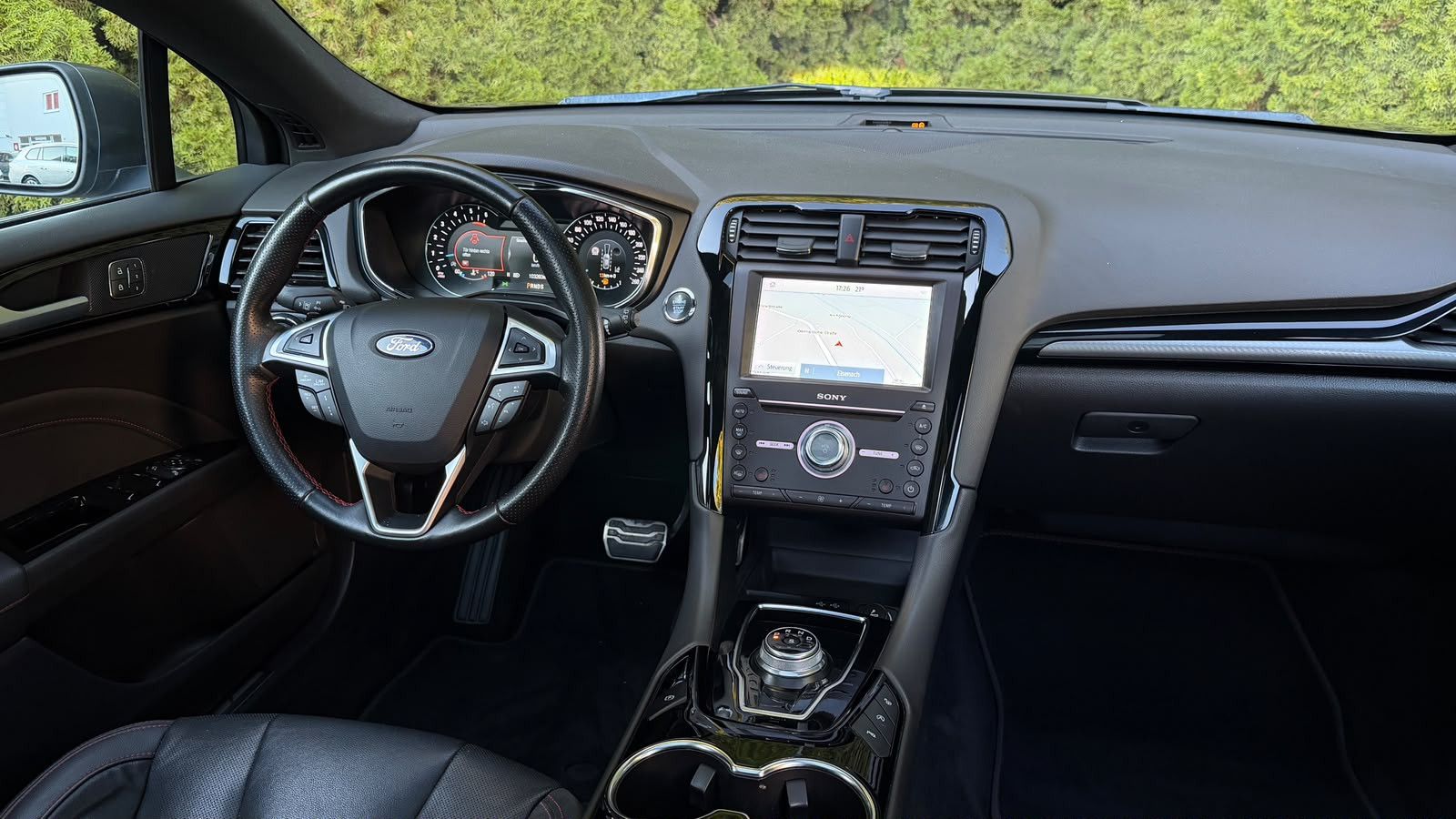 Fahrzeugabbildung Ford Mondeo 2.0EB Aut. ST-Line LED+STHZ+KAM+AHK+PANO+