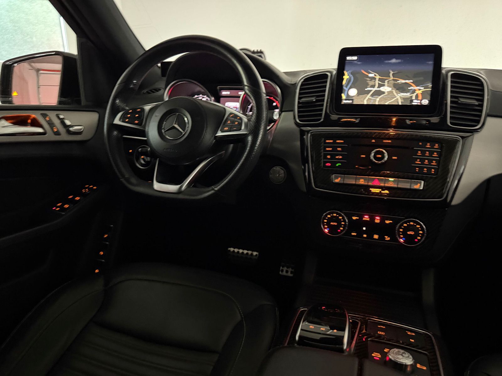 Fahrzeugabbildung Mercedes-Benz GLS 350 d 4Matic AMG-LINE/PANO/AHK/DAB/7-SITZER