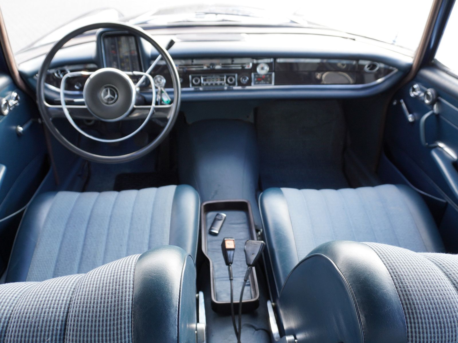 Fahrzeugabbildung Mercedes-Benz 200