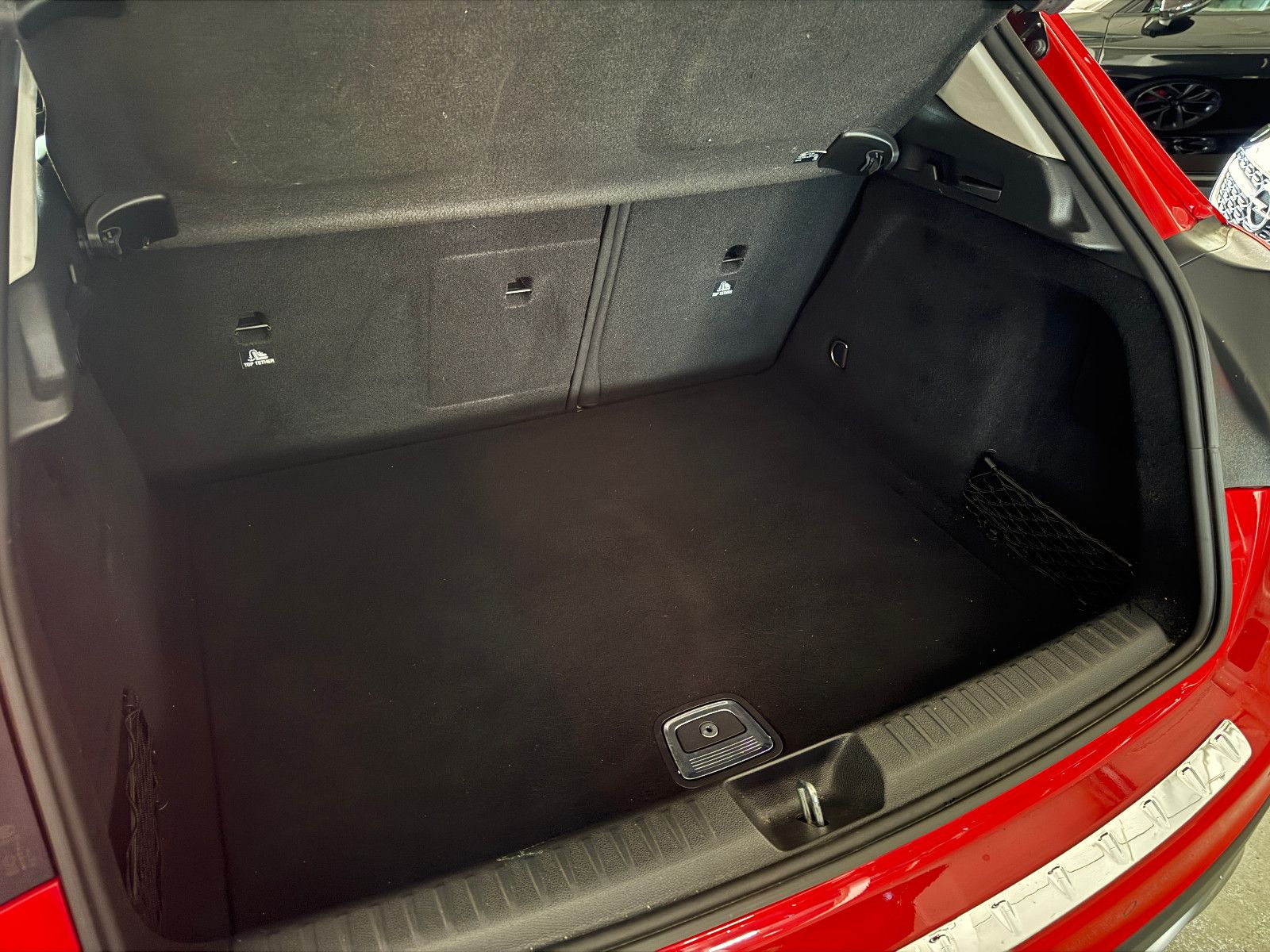 Fahrzeugabbildung Mercedes-Benz GLA 200 7G-DCT SPORTPAKET URBAN NAVI LED KAMERA