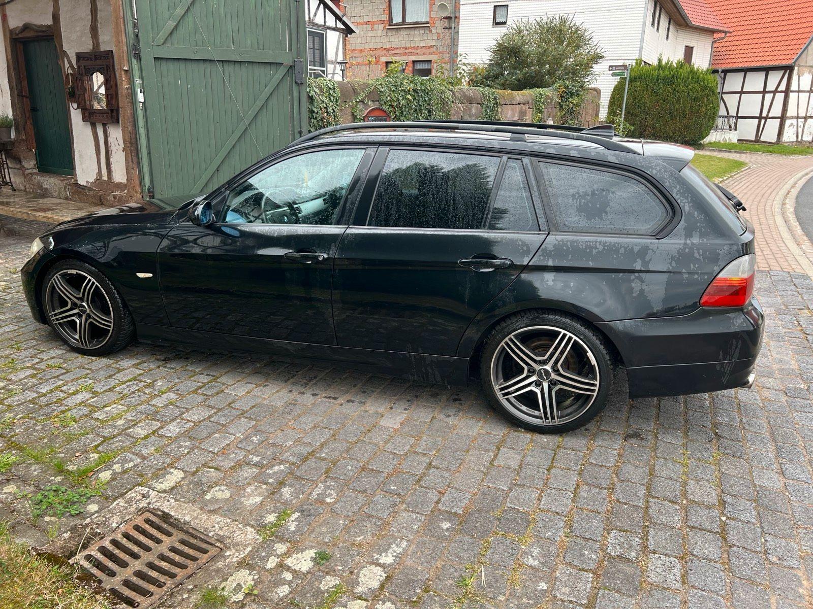 BMW 320 2007 — салон