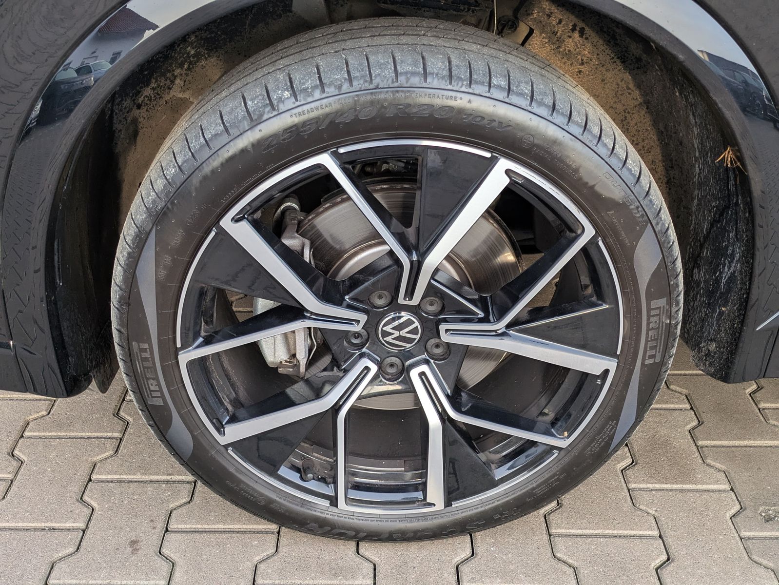 Fahrzeugabbildung Volkswagen Tiguan 2.0 TDI 4M R-Line PANO*H&K*AHK*MATRIX*20"