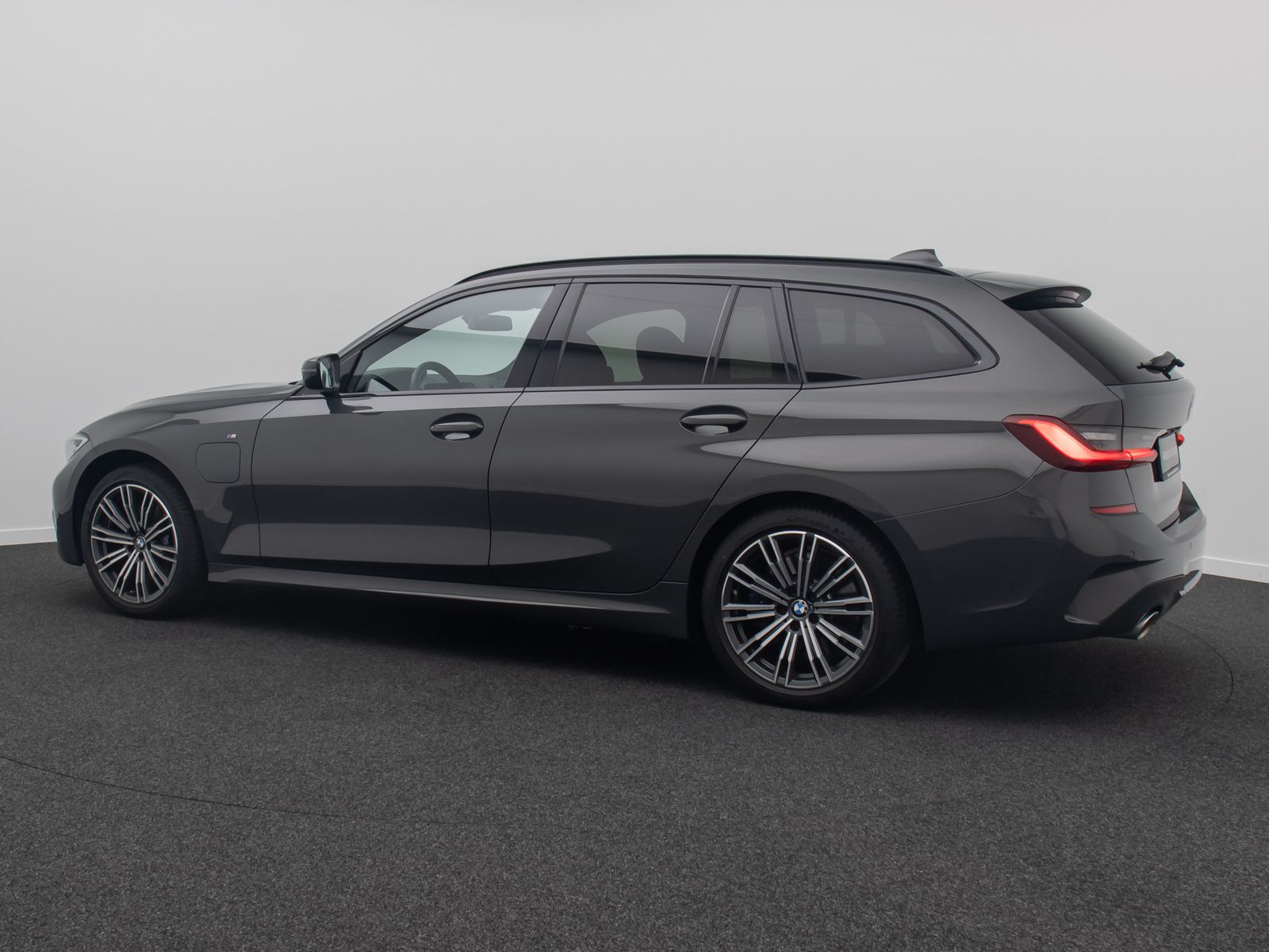 Fahrzeugabbildung BMW 330e M Sport DAB HiFi Komfort Individual 18Zoll