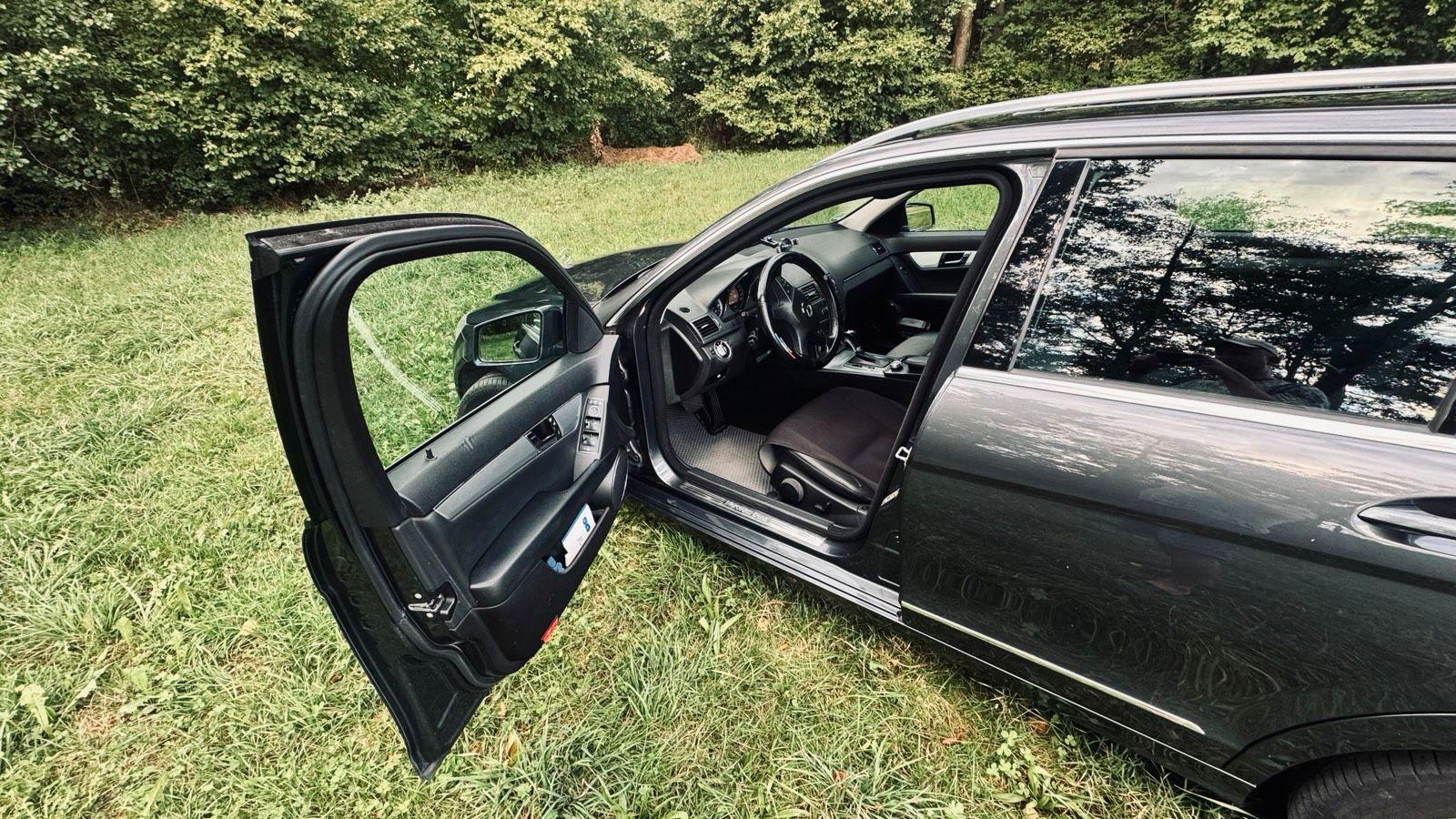 Mercedes-Benz C220 2011 — photo 9