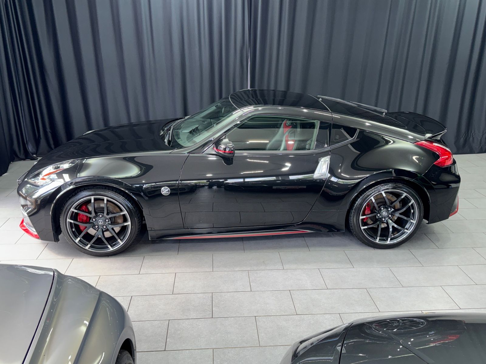Fahrzeugabbildung Nissan 370Z Nismo|BOSE|RECARO|SCHALTER|D-FZG|U-FREI