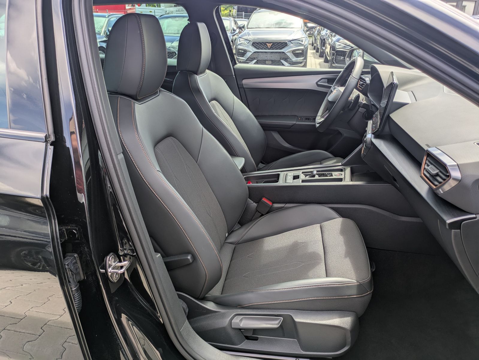 Fahrzeugabbildung CUPRA Leon 1.5 eTSI DSG MATRIX-LED*ACC*APP*KAMERA*18"