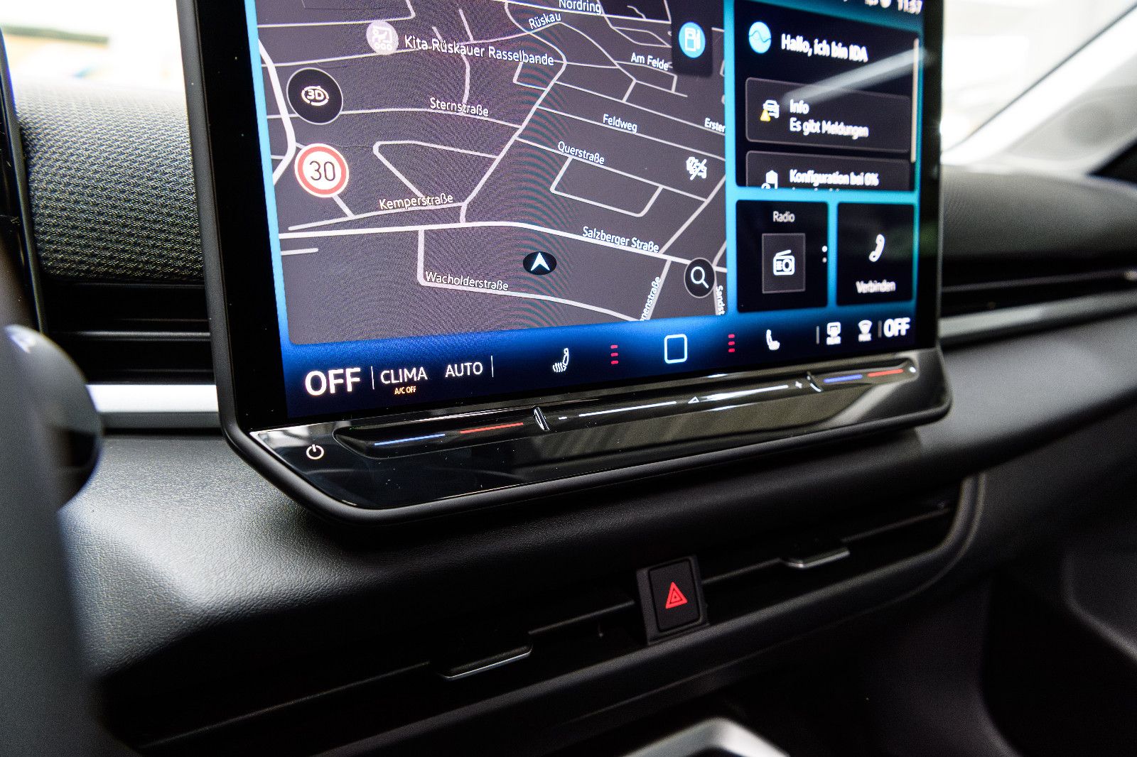 Fahrzeugabbildung Volkswagen T-Roc 1.5 eTSI Style el. Heckklappe+IQLight+Pano