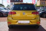 Volkswagen Golf VII 1.0 Sound LED Panorama AHK DAB ACC - mit Benzin-Antrieb: Gelb