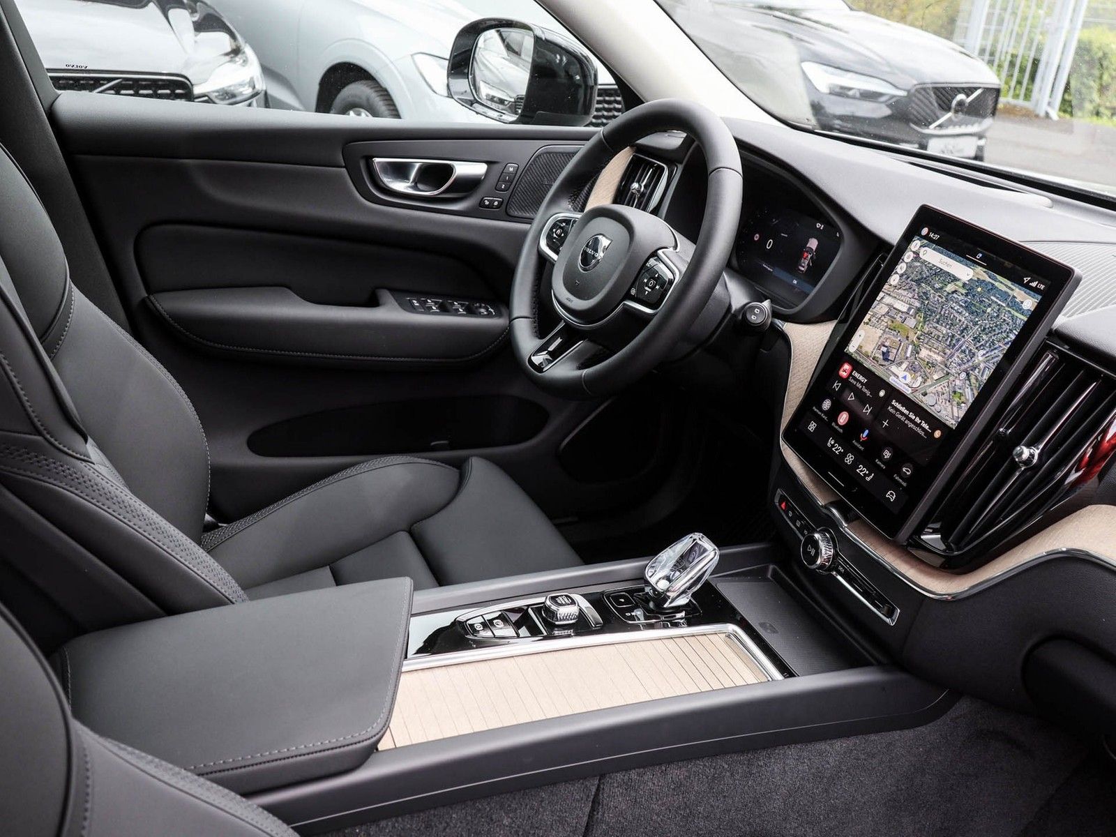 Volvo XC60 T8 AWD Plus Dark Reskin NP:88.670,-//FOUR-C imagem 3