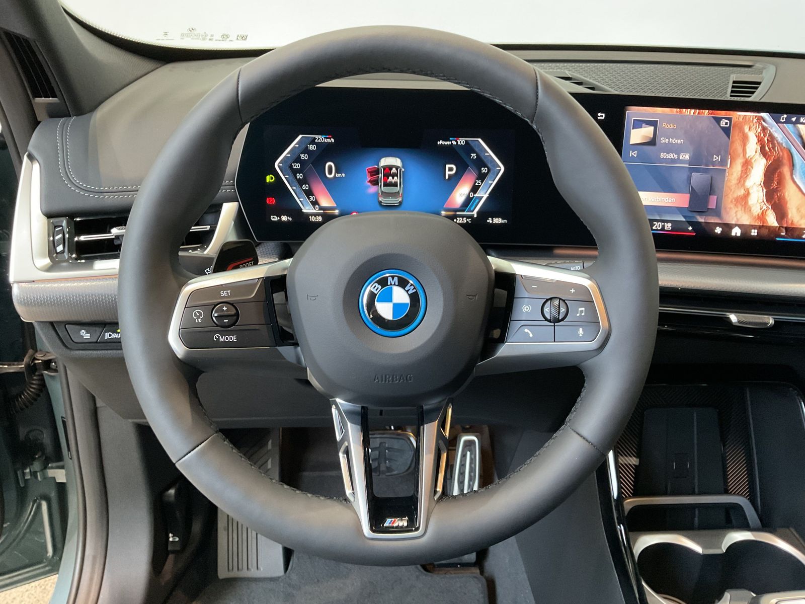 Fahrzeugabbildung BMW iX1 xDrive20 Hifi harman/kardon | Lenkradhzg. |