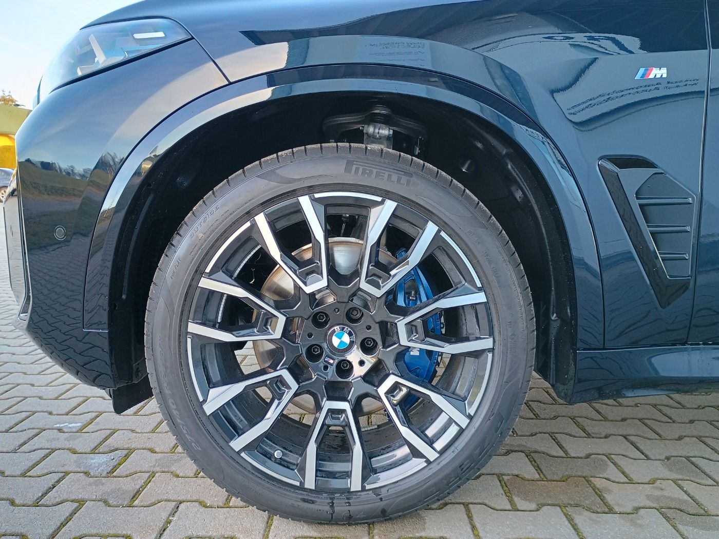 Fahrzeugabbildung BMW X5 xDrive30d M-Sportpaket AHK/DA-PROF/HUD/4xSHZ