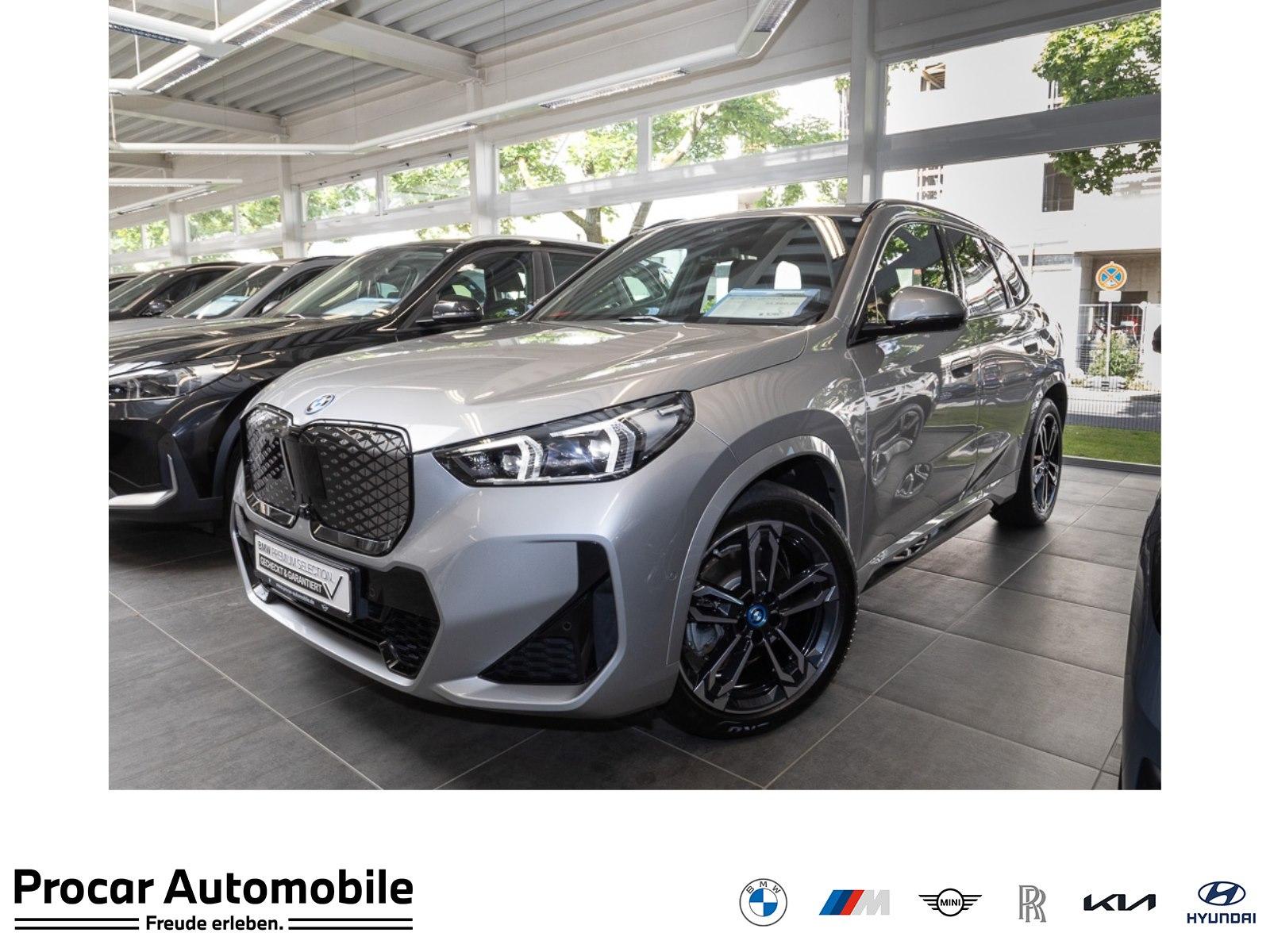 BMW iX1 xDrive30 M Sport HUD PANO AHK RFK NAVI LED