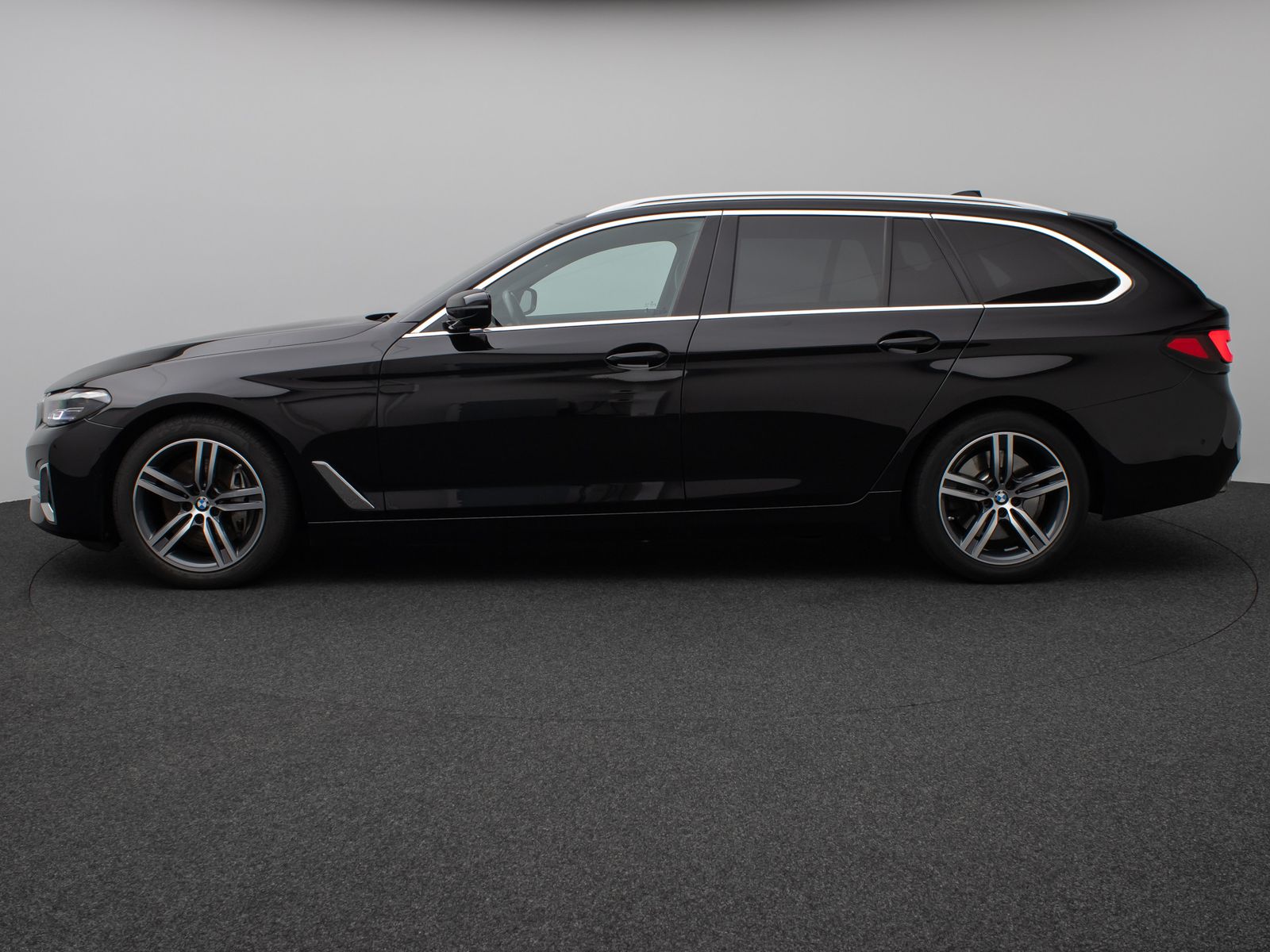 Fahrzeugabbildung BMW 530d xD  Luxury Line Kamera DAB H/K Lenkrhzg AHK