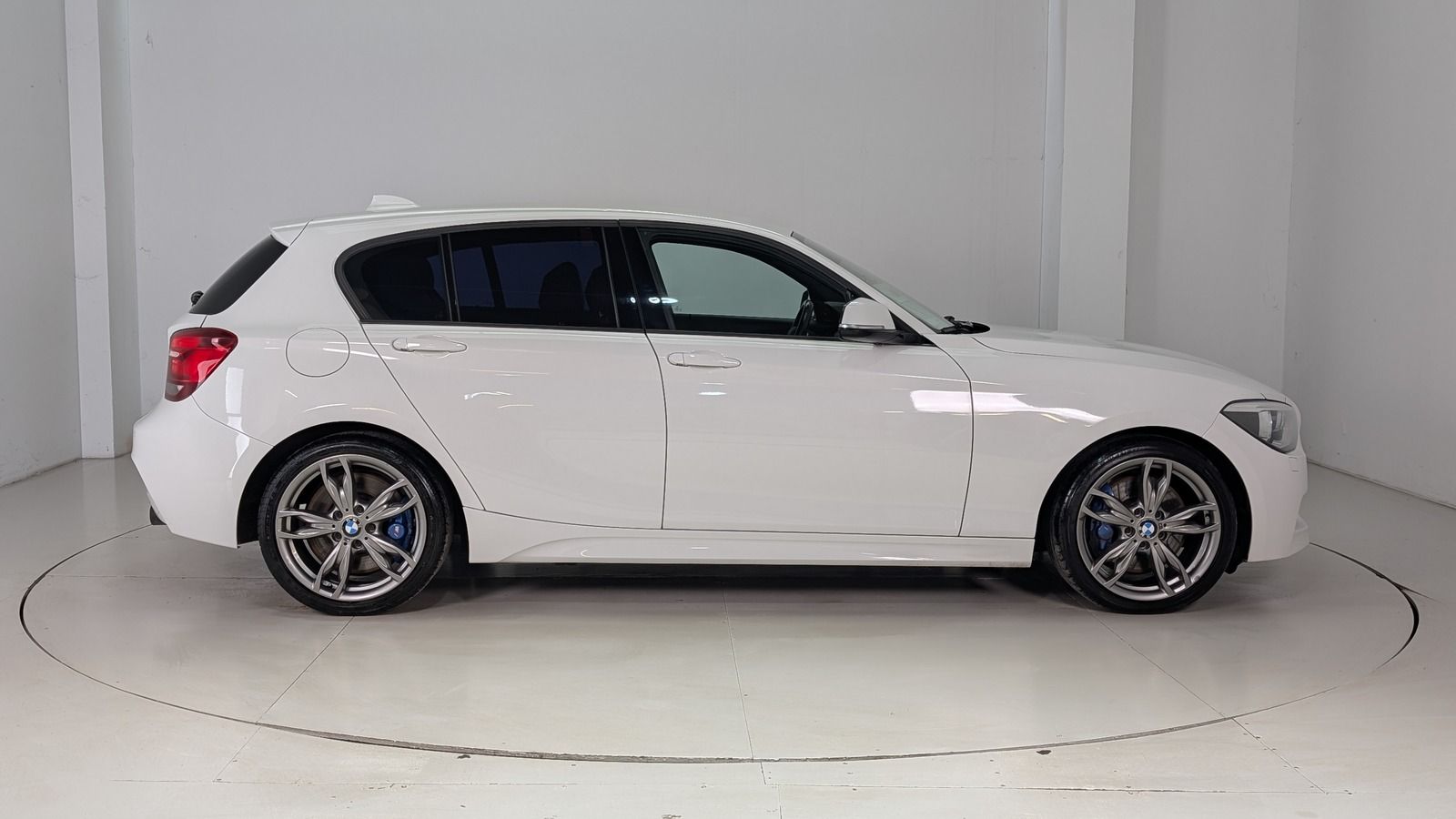 Fahrzeugabbildung BMW M135 i xDrive * Leder * Sitzhzg. * HU/AU neu