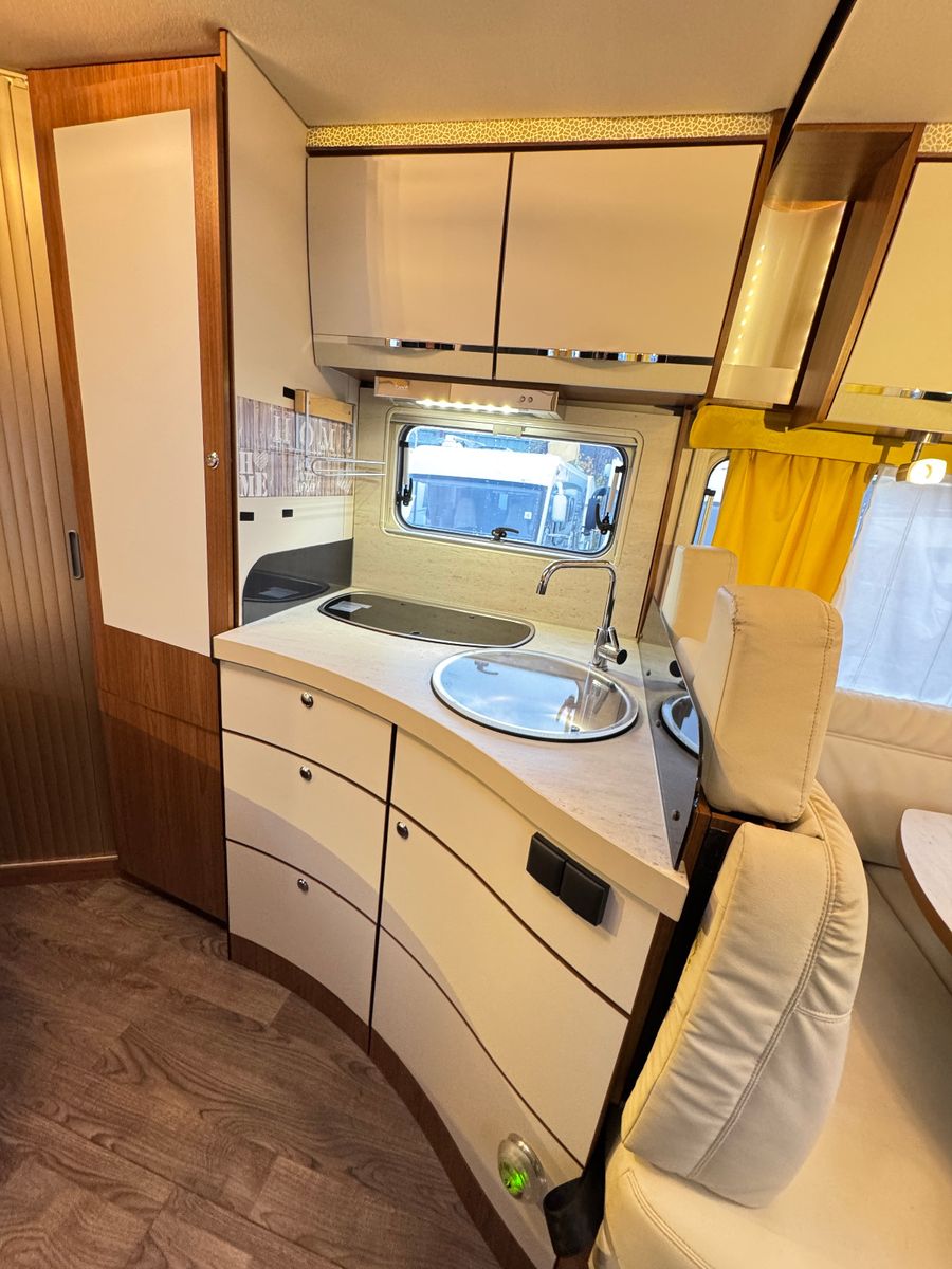 Fahrzeugabbildung Eura Mobil PROFILA RS 670 SB SAT HUBBETT LOUNGE PAKET LEDER