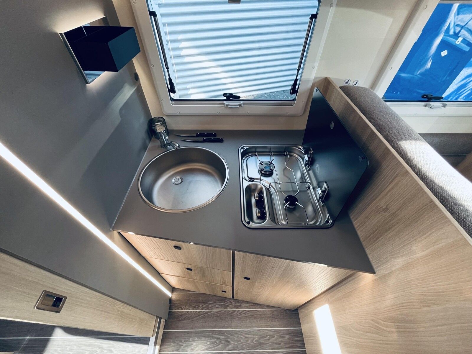 Fahrzeugabbildung NobelART T 6000 Ford