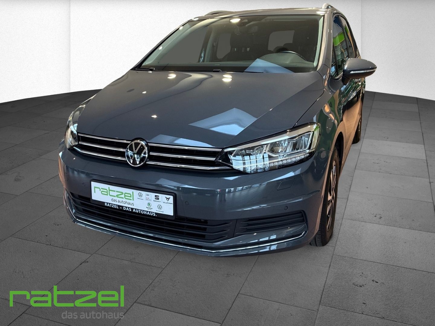 Fahrzeugabbildung Volkswagen Touran Active 1.5 TSI 6-Gang AHK+El. Panodach