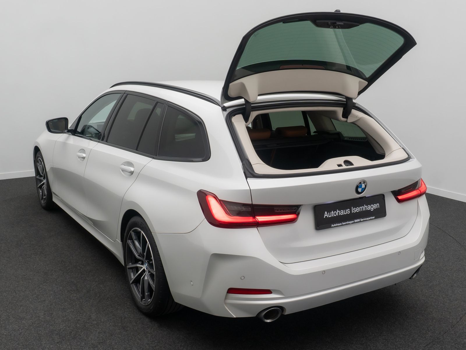 Fahrzeugabbildung BMW 330i Komfort HUD Kamera H/K Leder Sport 18Zoll