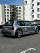 Renault Clio Renault Sport V6 Renault Sport - Renault Clio: V6 Sport