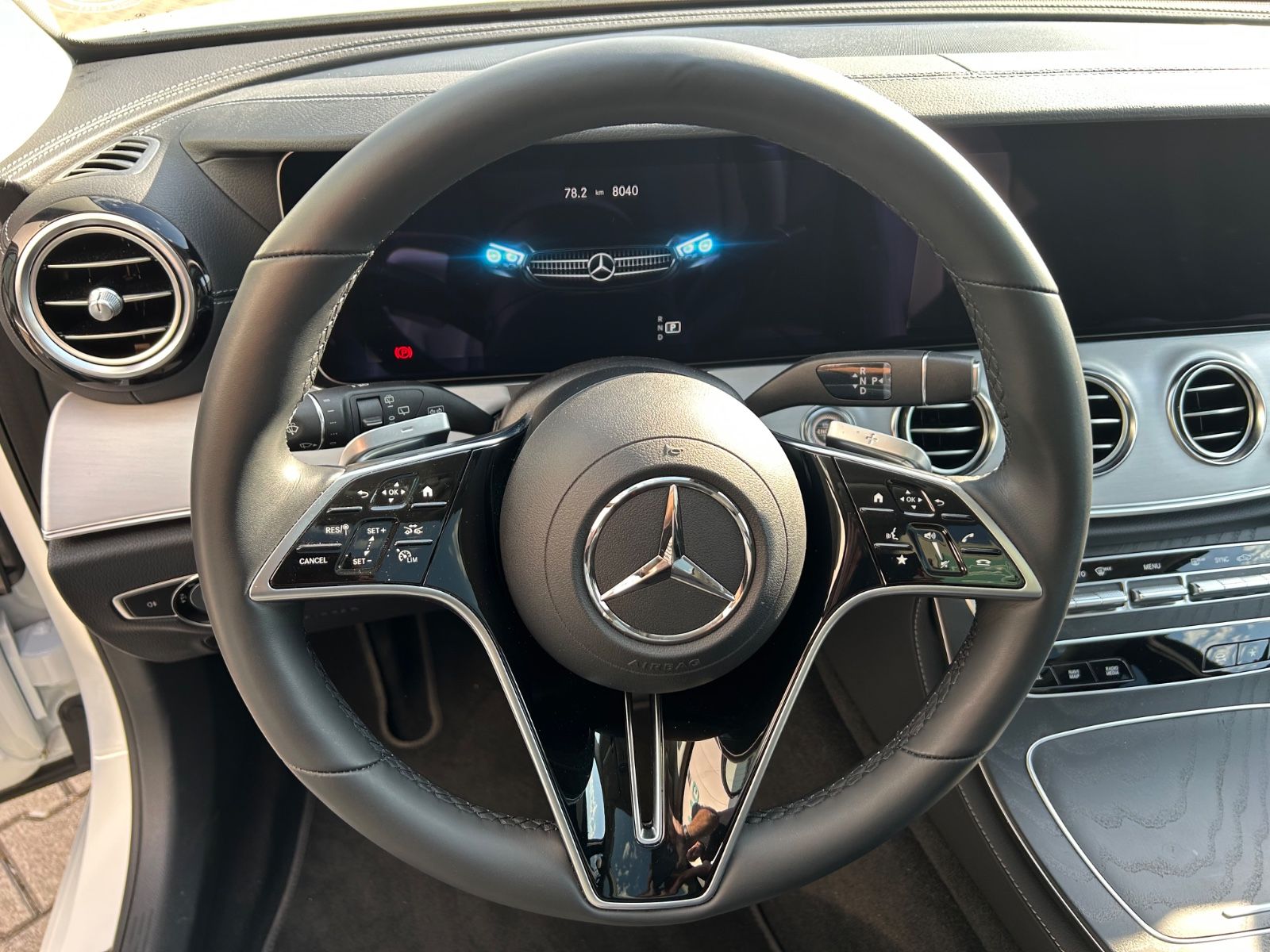 Fahrzeugabbildung Mercedes-Benz E 220  T d  Night Paket Pano Navi Kamera