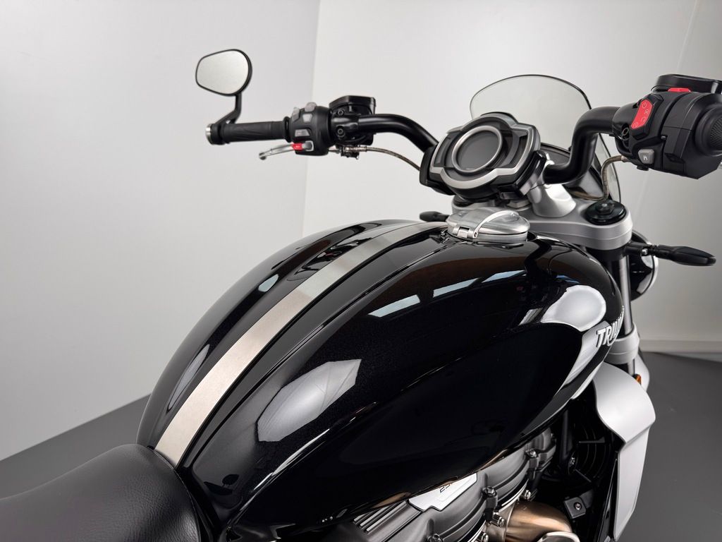 Fahrzeugabbildung Triumph ROCKET 3 R *TOP-ZUSTAND *REIFEN NEU *SERVICE NEU