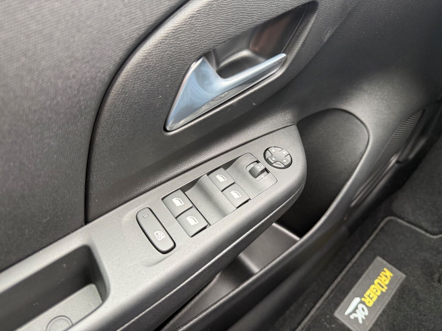 Fahrzeugabbildung Opel Corsa F Edition mit Tech+Winter+Komfort-Paket