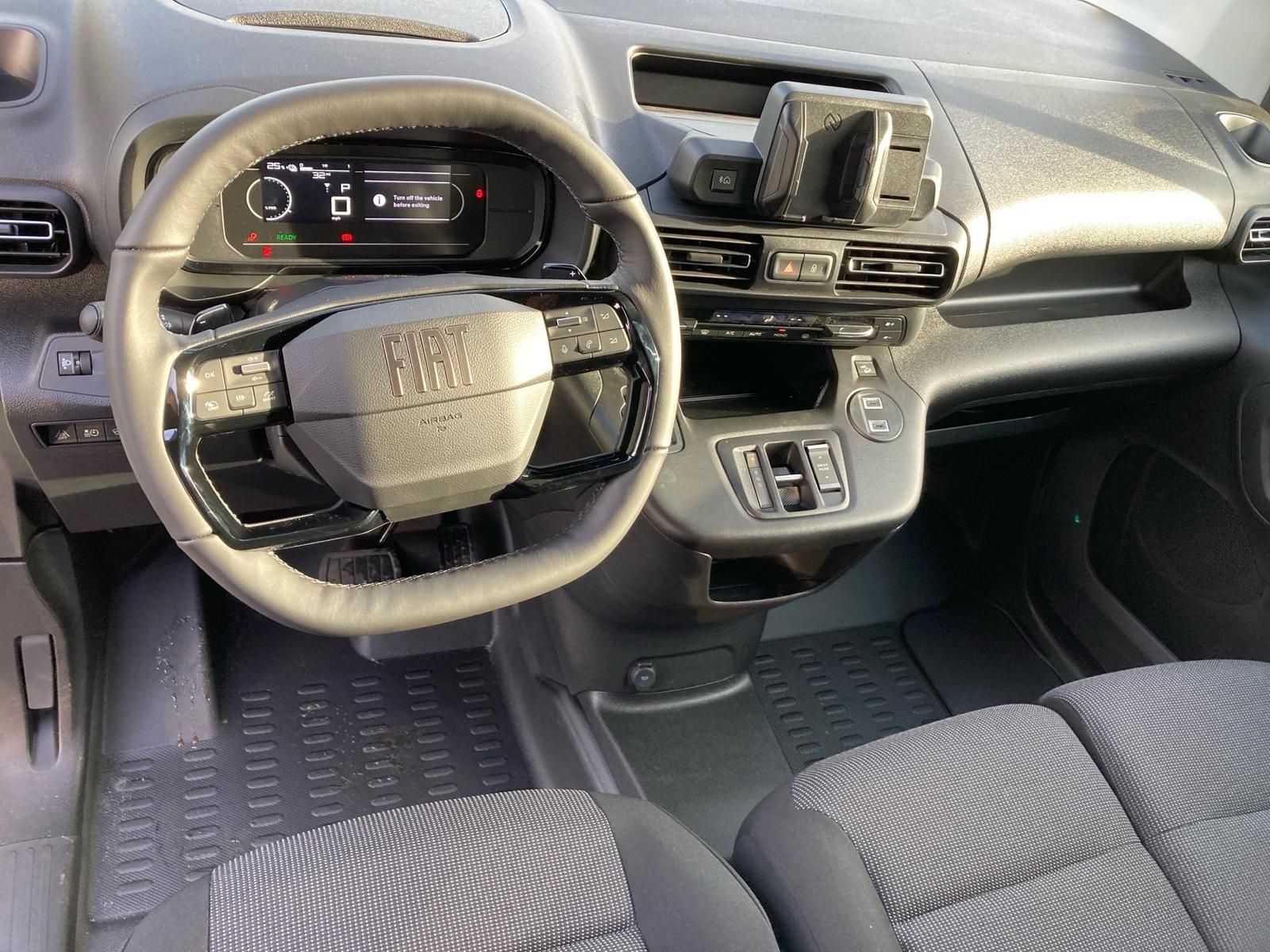 Fahrzeugabbildung Fiat e-Doblo L2 50 kwh 100 KW Kastenwagen