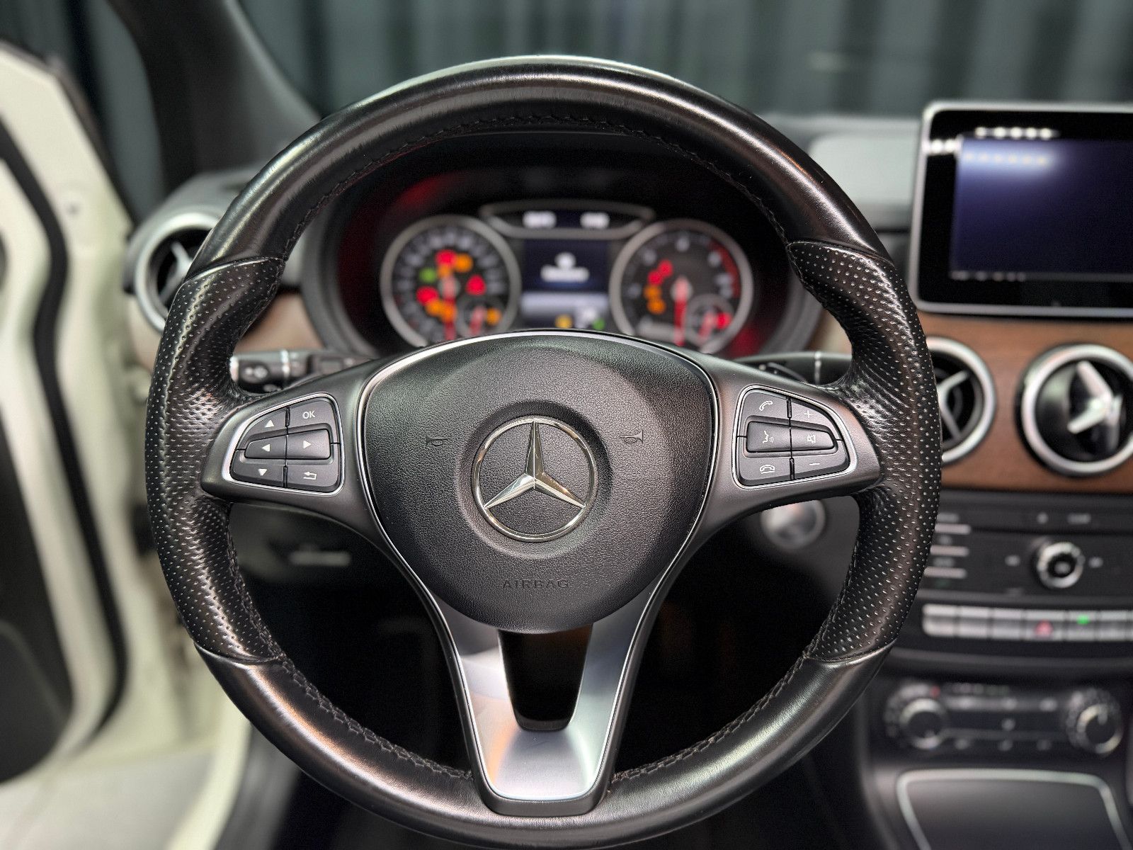 Fahrzeugabbildung Mercedes-Benz B 220 CDI |AUTOMATIK|NAVI|RF-CAM|LEDER