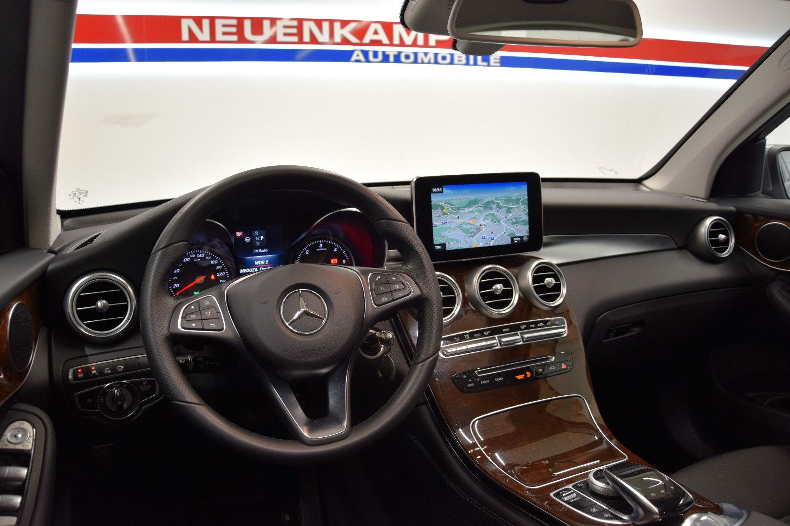 Fahrzeugabbildung Mercedes-Benz GLC 250 d 4Matic LED Panorama 360° Distron Navi