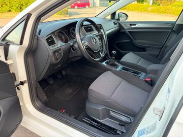 Volkswagen Golf - 10