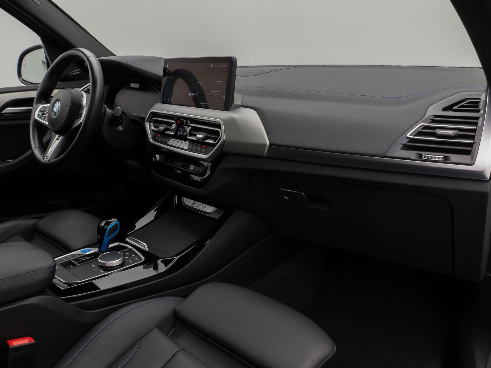 Fahrzeugabbildung BMW iX3 M Sport Impressive Panorama 360° HUD DAB H/K