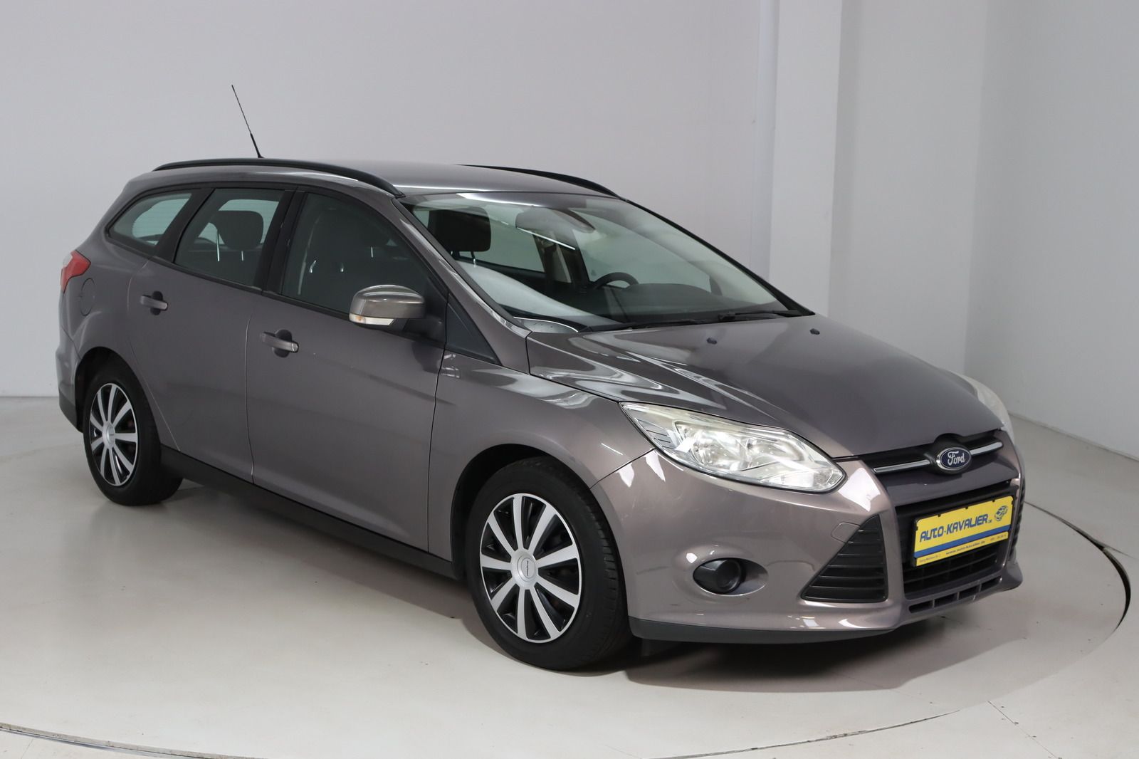Fahrzeugabbildung Ford Focus 1.6 EcoBoost Turnier * 1. Hand * Anhängerk
