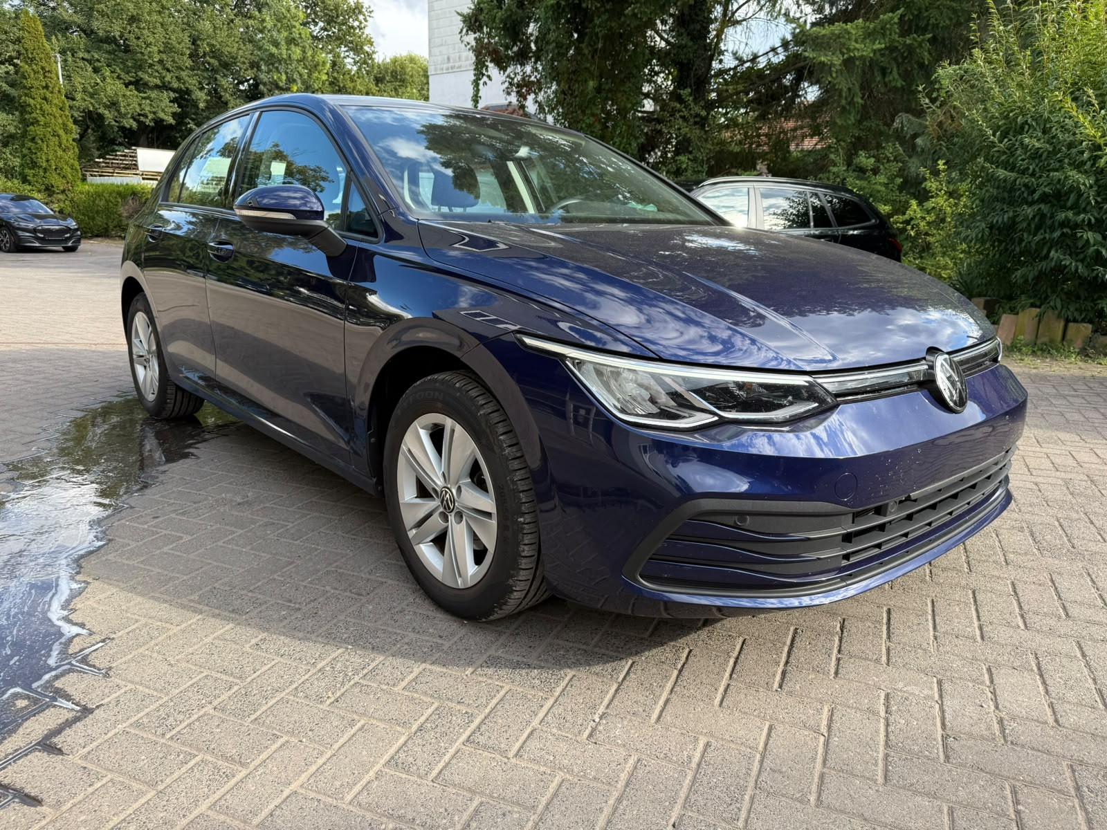 Volkswagen Golf 1.0 eTSI Limo Life LED+NAVI+ACC+SHZ+CARPLAY, миниатюра 29