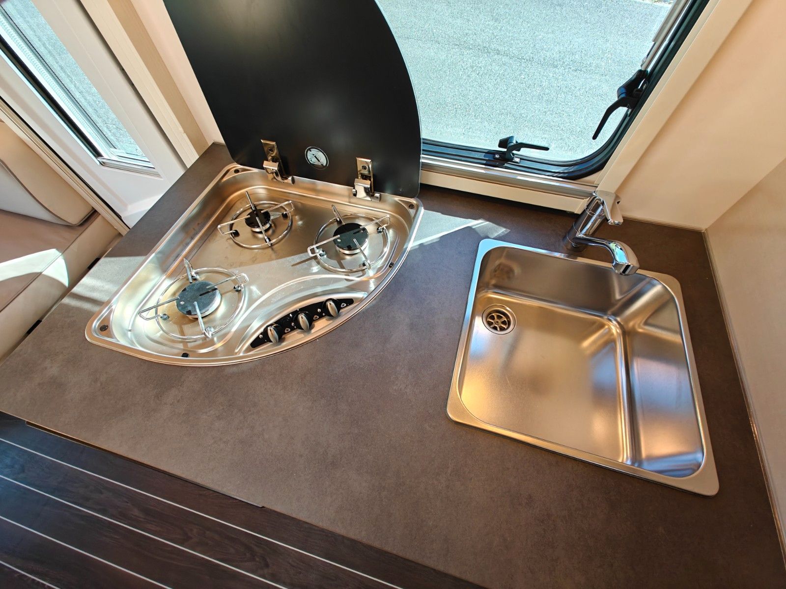 Fahrzeugabbildung XGO Dynamic 98 P  - SAT, TV, Markise, Luftfeder -